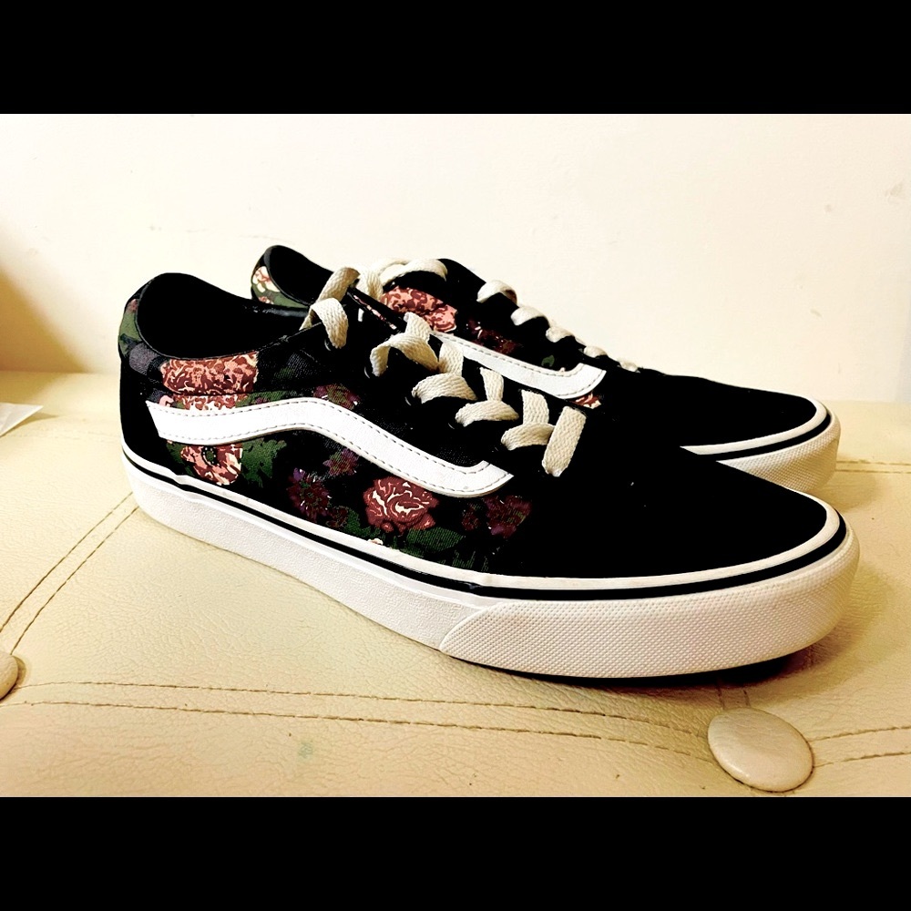Like New! Vans Missy Palm Floral women size8